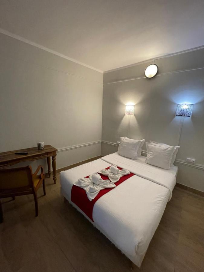سان دوني Hotel Central المظهر الخارجي الصورة