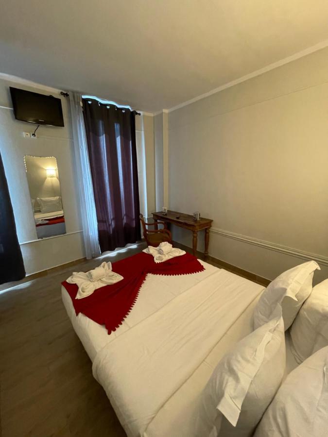 سان دوني Hotel Central المظهر الخارجي الصورة