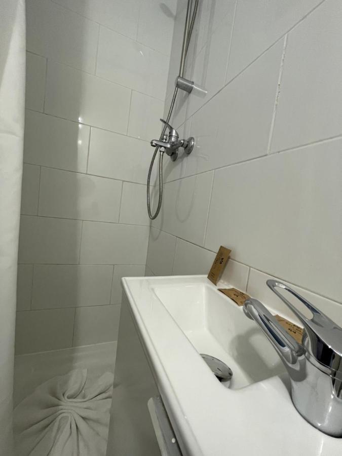 سان دوني Hotel Central المظهر الخارجي الصورة