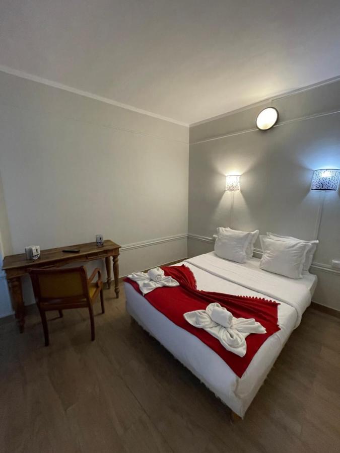 سان دوني Hotel Central المظهر الخارجي الصورة