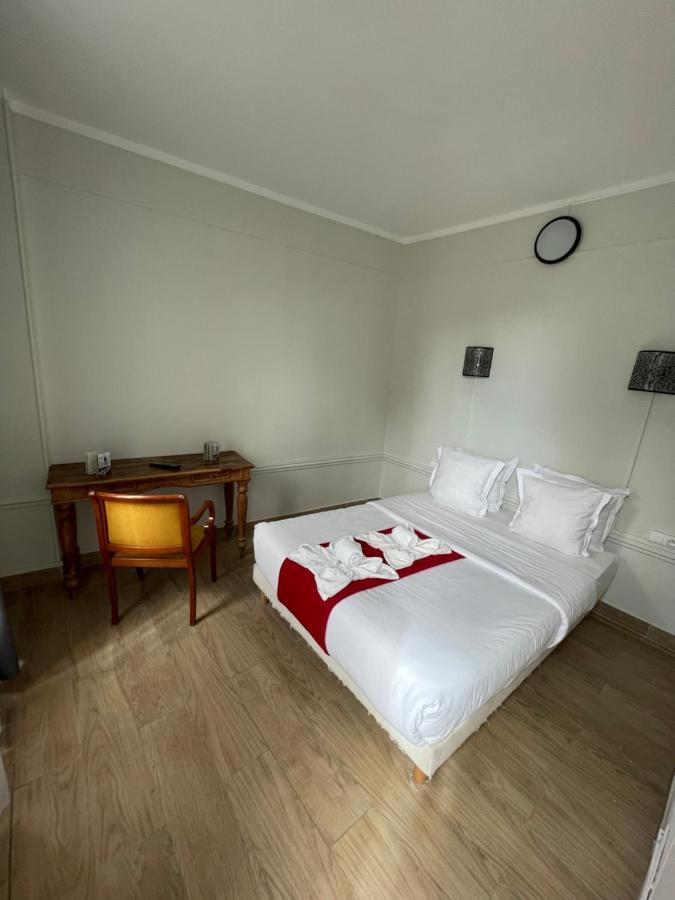 سان دوني Hotel Central المظهر الخارجي الصورة