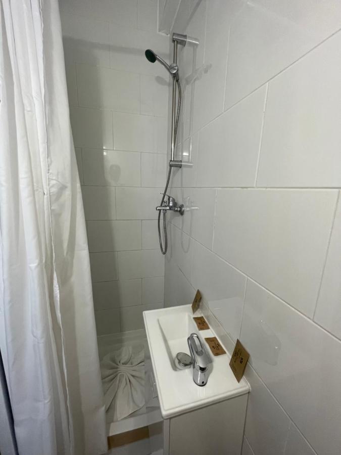 سان دوني Hotel Central المظهر الخارجي الصورة
